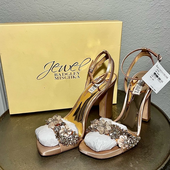 Finesse Ankle Strap Sandal 
Badgley Mischka Collection size 9 - Picture 2 of 7